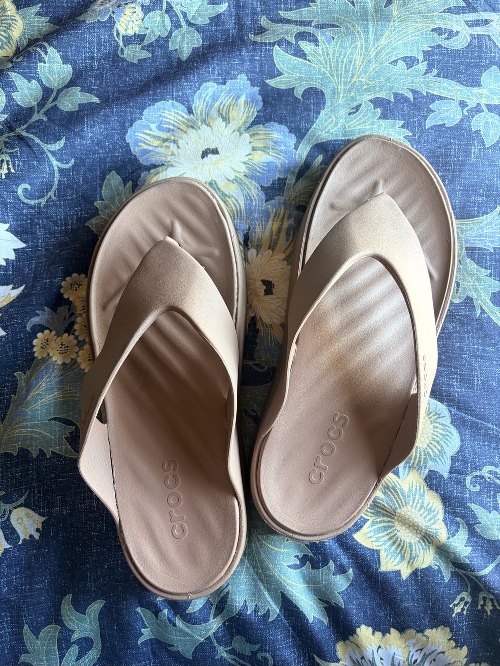 CROCS Women's Beige Platform Thong Sandals - Picture 4 of 7